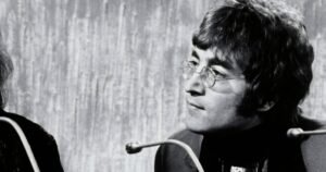 Пианино Джона Леннона продано на аукционе за $3,3 млн