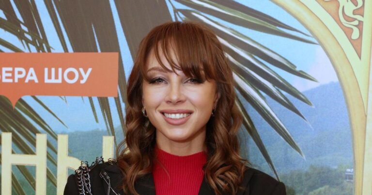 Полина Диброва устроила ледяной показ мод на Байкале