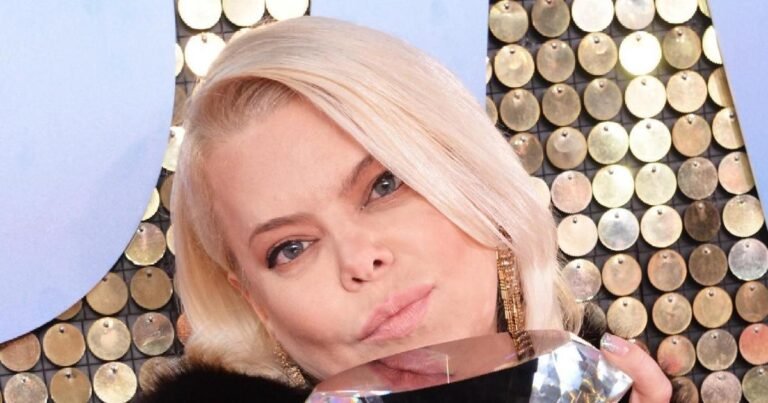 Поплавская обличила однотипные лица жен российских футболистов