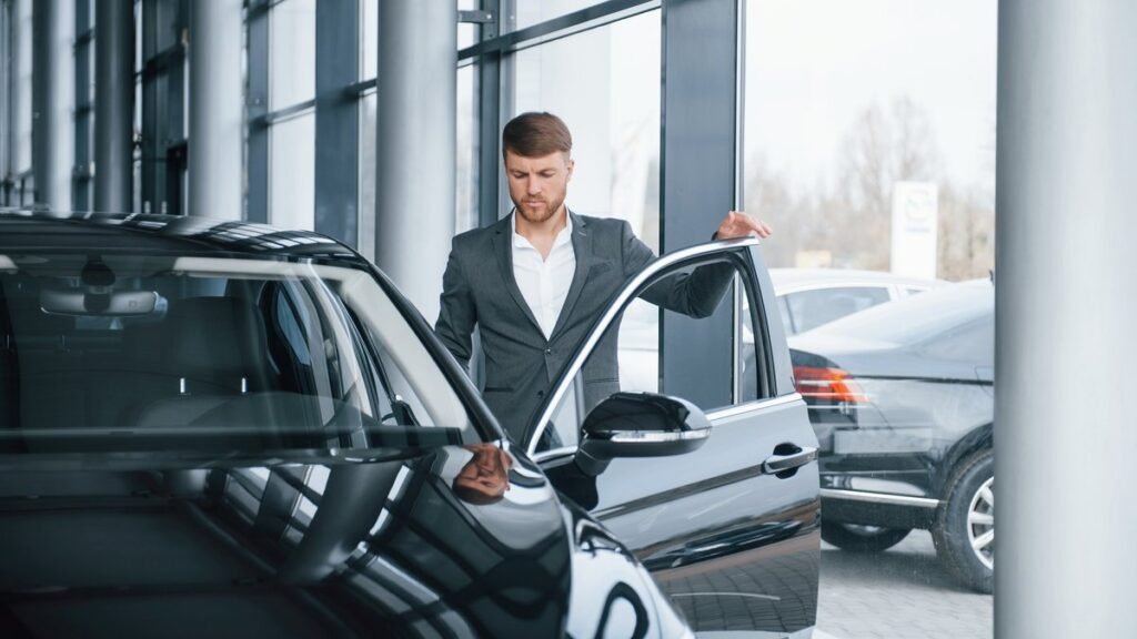 Продажи новых авто в России снижаются