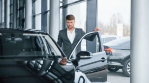 Продажи новых авто в России снижаются