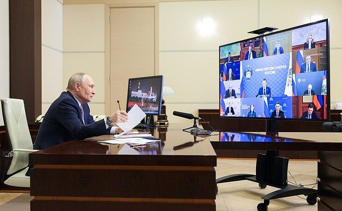 Путин обсудил социально-экономическое развитие Крыма и Севастополя