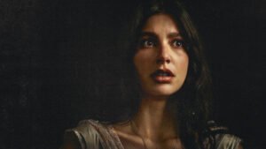 Рецензия на сериал 'Скоро случится что-то страшное': атмосферный триллер с изъянами