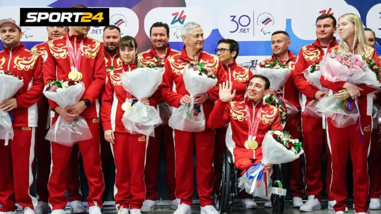 Российские паралимпийцы триумфально вернулись домой с Паралимпиады-2026