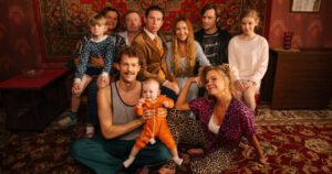 Российские сериалы романтизируют 2000-е: ностальгия или искажение реальности?