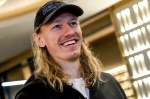 Сафонов зовет болельщиков на матч сборной России