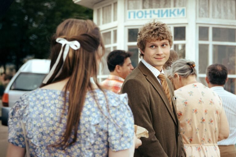 Сериал «Время Счастливых»: драма о семье и 90-х без штампов