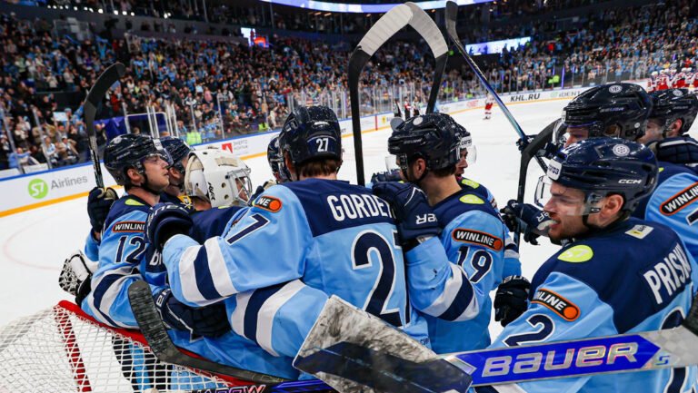 «Сибирь» в КХЛ: от увольнения тренеров до плей-офф