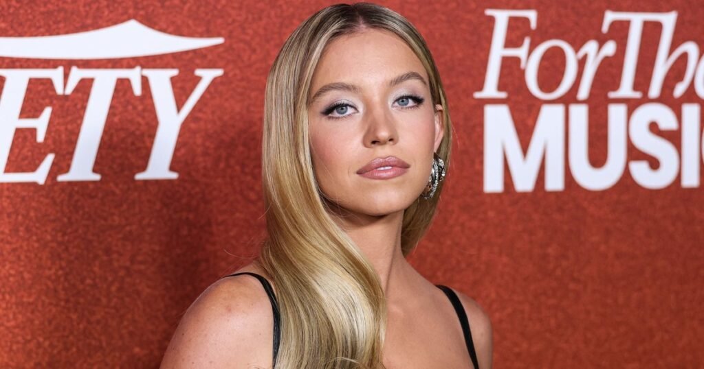 Сидни Суини покоряет Instagram пикантным фото в нижнем белье