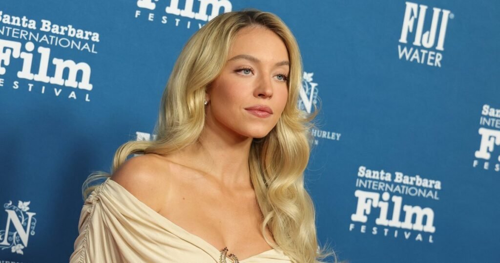 Сидни Суини снова поразила сеть откровенной фотосессией