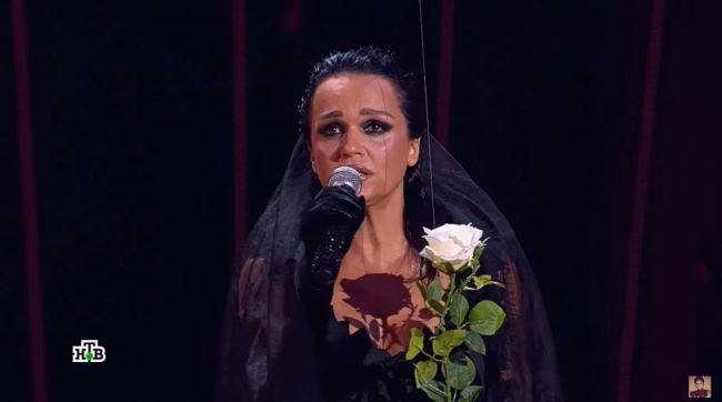 Слава снимает стресс вызовами стриптизера