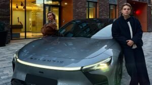 Сын Полины Гагариной за рулем премиального авто