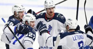 «Торпедо» обыграло «Амур» и поднялось на 5-ю строчку Западной конференции КХЛ