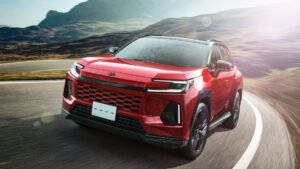 Toyota RAV4 стал доступнее: цены на обновленный гибрид