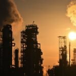 Цена нефти Brent достигла $84 за баррель впервые с лета 2024 года