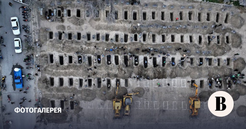 Тысячи иранцев простились с жертвами авиаудара по школе