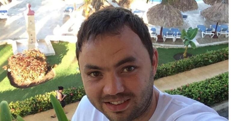 У экс-участника «ДОМа-2» Александра Гобозова родился третий ребенок