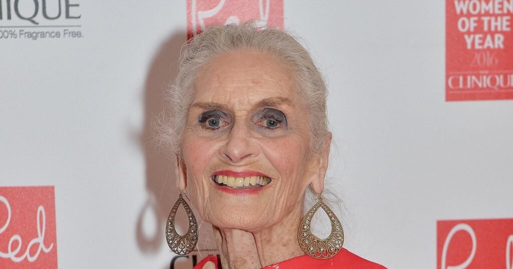 Умерла Дафна Селф: британская супермодель скончалась в возрасте 97 лет