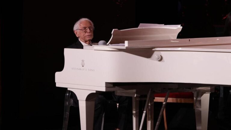 В Кремле отмечают 100-летие Александра Зацепина со звездами