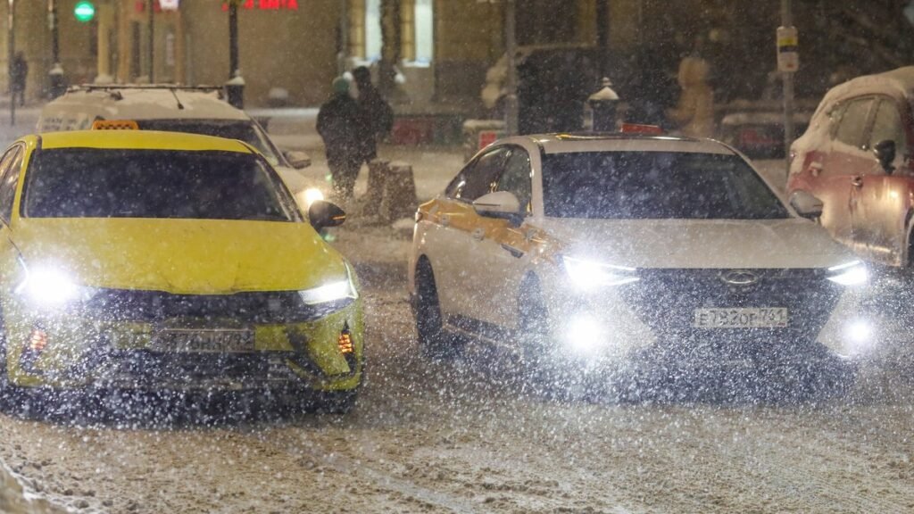 В России могут ограничить рост тарифов такси во время непогоды и ЧС