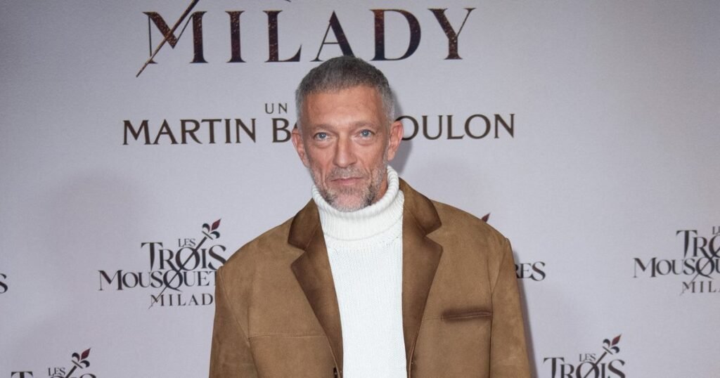 Венсан Кассель показал страстный отдых с молодой женой на пляже