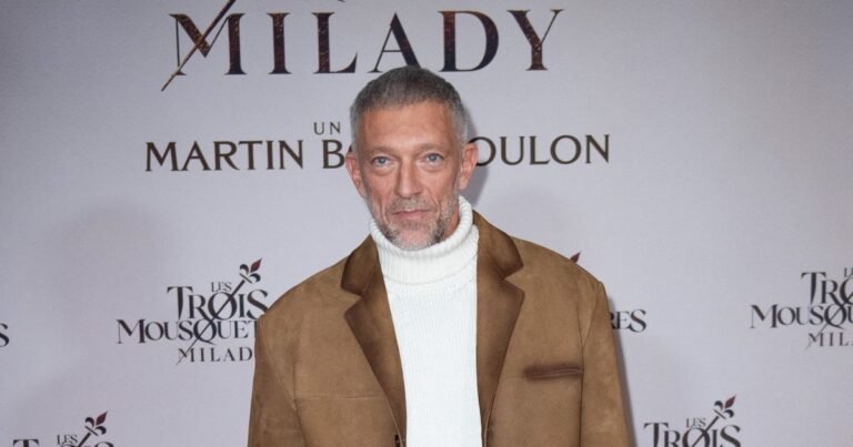 Венсан Кассель показал страстный отдых с молодой женой на пляже