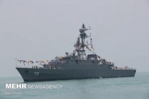 Второй иранский военный корабль ищет убежище от США