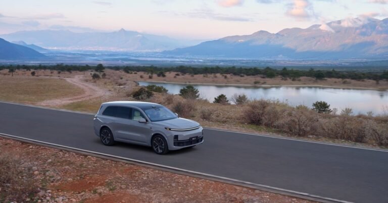 Звезда «Реальных пацанов» дарит жене роскошный автомобиль