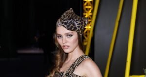 Звезды на показе Chanel: Марго Робби и Лили Роуз-Депп