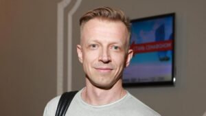 Антон Комолов: биография, личная жизнь и 50 лет на телевидении