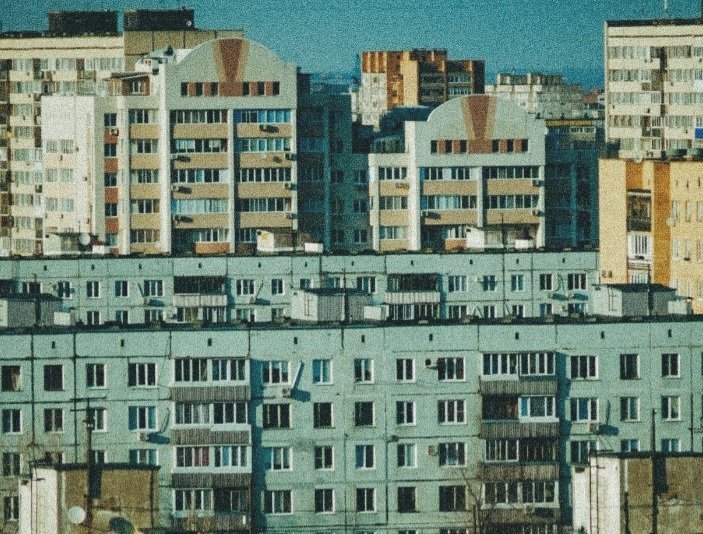 Беспилотник атаковал жилой дом в Тольятти: последствия и реакция властей