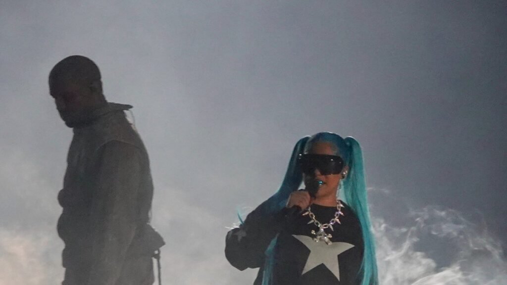 Дочь Канье Уэста выступила с ним на сцене в Лос-Анджелесе