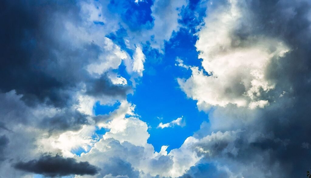 Гроза, холод и ураганный ветер: непогода идет в Самару и Сызрань