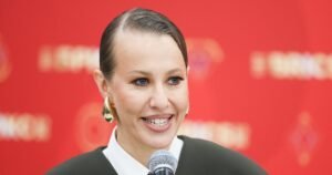 Ксения Собчак покорила Китай модным луком с вуалью