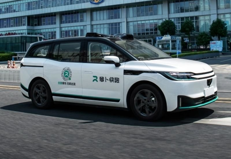 Массовый сбой роботакси в Китае: сотни машин замерли в потоке