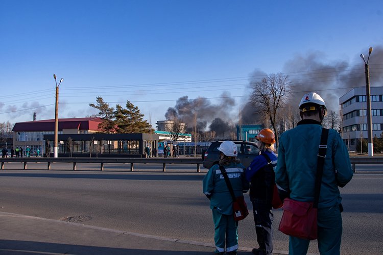 На НКНХ пропали без вести 9 человек после взрыва