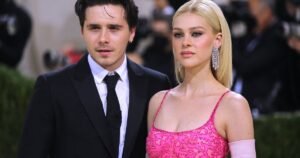 Невестка Виктории Бекхэм показала шпагат в микрошортах