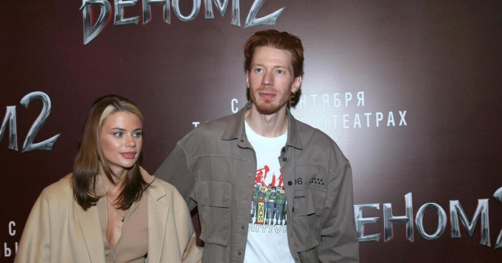 Никита Пресняков показал страсть с новой девушкой Кариной