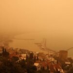 Песчаный шторм окрасил Анталью в оранжевый цвет