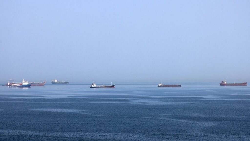 Трамп и Иран обмениваются угрозами: ситуация вокруг Ормузского пролива обостряется